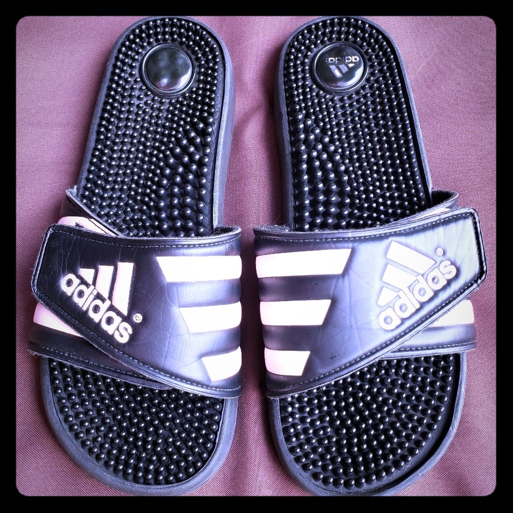 9W ADIDAS Slide On's w/ Massaging footbed!!☁️